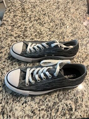 Converse Low Top Sneakers in Light Gray and Black